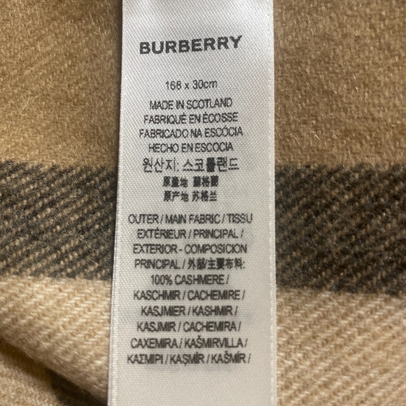 Authentic NWT BURBERRY SCARF IN BOX - Picture 6 of 6